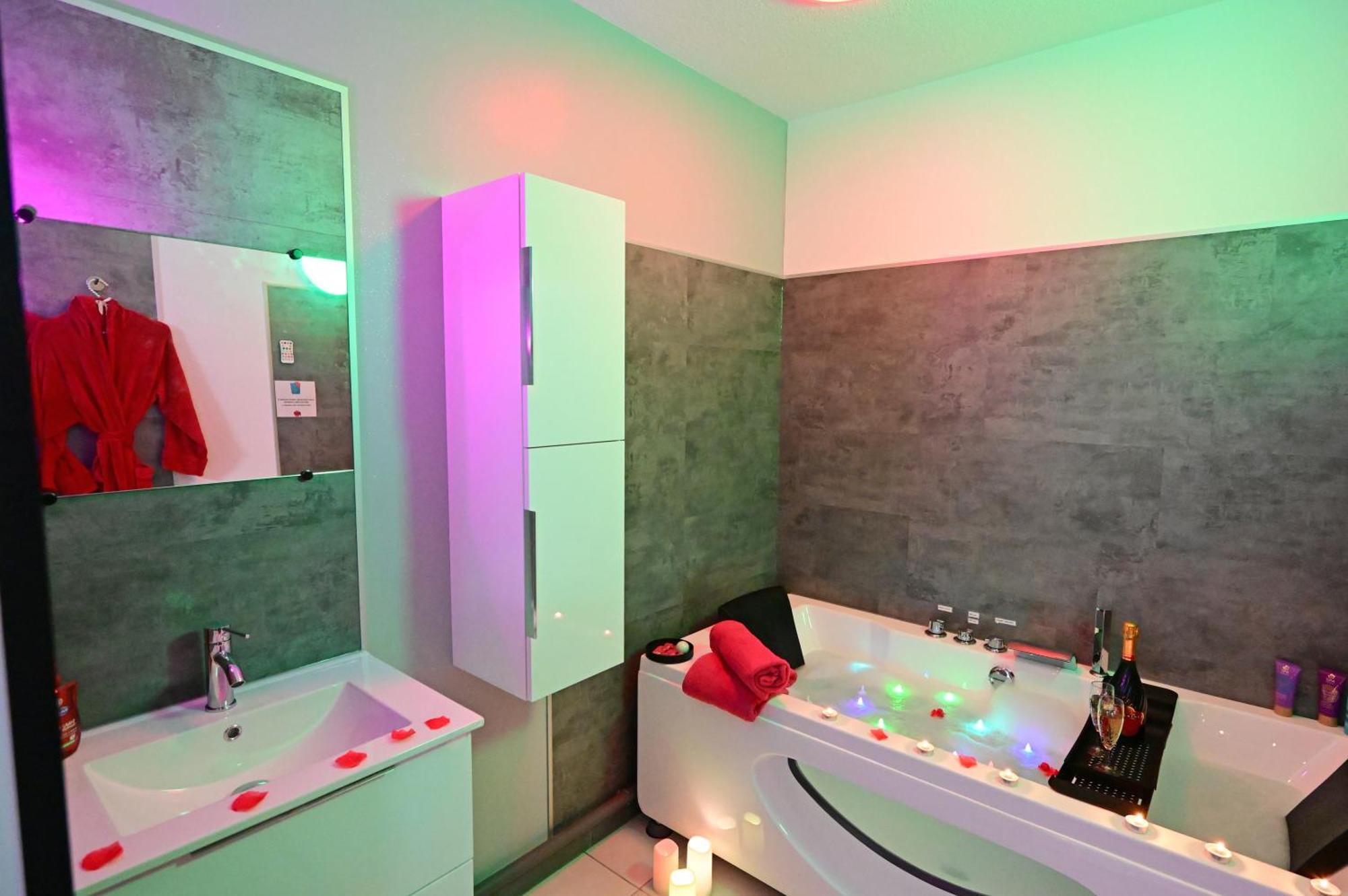 Love Room A Deux Pas De L'Ocean Avec Hammam, Sauna Et Bain A 2 :-) Бискаррос Экстерьер фото